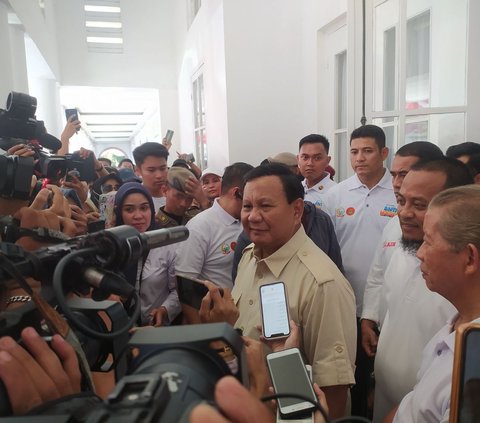 Jalan Sehat di Sulsel, Prabowo Sumbang 35 Motor Listrik dan 5 Paket Umrah