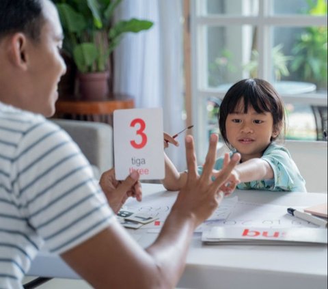 Children Routinely Play with Father, Strengthening Their Mental to Face Stress