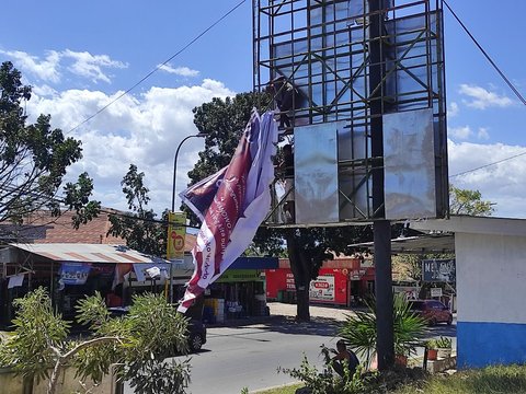 Pasang Tanpa Izin, Baliho Ganjar Pranowo di Kupang Dicopot Pemilik Lahan