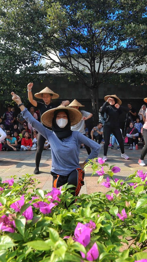 Tak hanya baik bagi kebugaran tubuh, menari juga untuk melestarikan budaya bangsa Indonesia