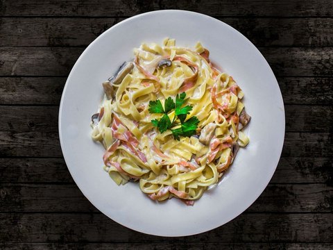 1. Resep Fettuccine Chicken Alfredo