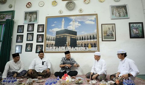 Sementara itu, Ganjar mengagumi Ponpes Kauman Lasem karena menjunjung tinggi toleransi antarumat beragama.