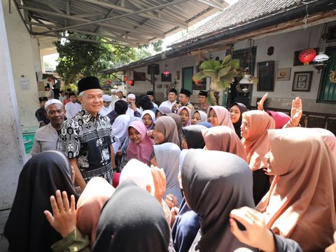 Wejangan Pengasuh Ponpes Kauman ke Ganjar: Bertanding, Bertarung & Berkompetisi Secara Baik