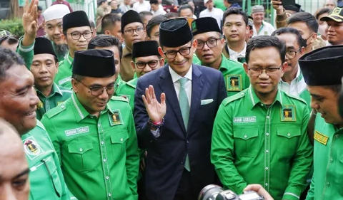 Ketua Bappilu Partai Persatuan Pembangunan (PPP) Sandiaga Uno mengaku bakal memasang baliho bergambar dirinya bersama Bakal Capres PDIP Ganjar Pranowo.