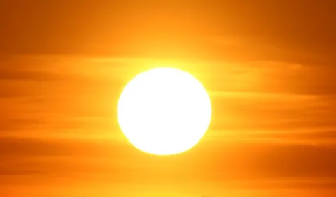 Matahari merupakan sumber tata surya yang memiliki suhu panas. Bahkan makhluk hidup di bumi bisa merasakan betapa panasnya matahari.