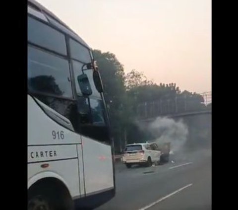 Kecelakaan Tol Janger, Sopir Innova Keluar Lewat Jendela di Tengah Kobaran Api