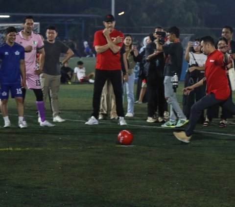 FOTO: Peter Schmeichel Bocorkan Seputar Trik Saat Hadiri Fun Football Selebriti FC