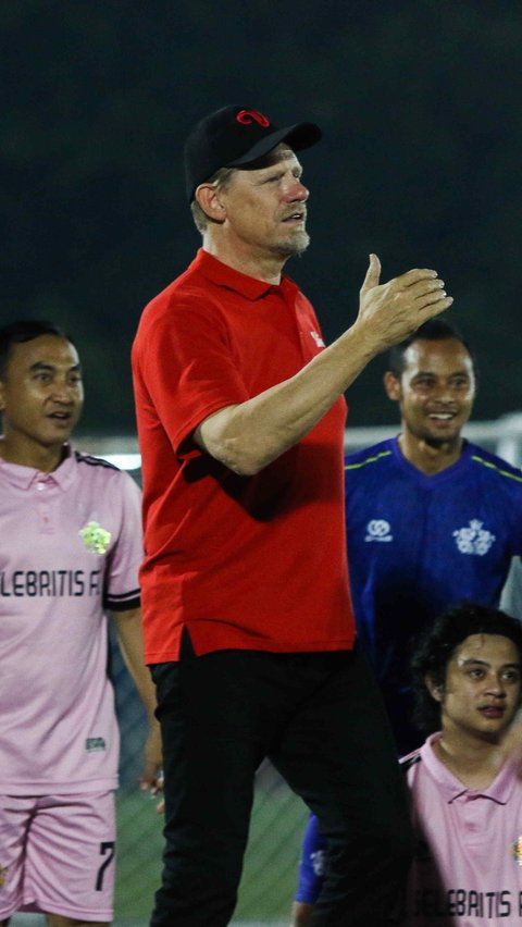 FOTO: Peter Schmeichel Bocorkan Seputar Trik Saat Hadir di Fun Football Selebriti FC