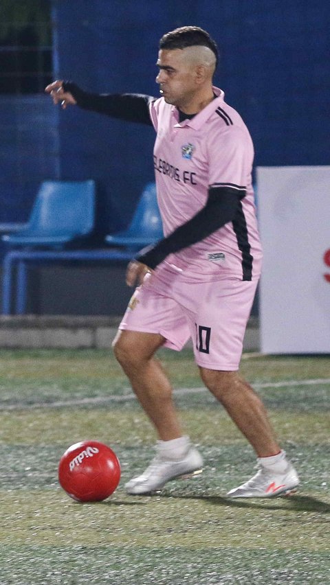 Dalam kegiatan tersebut, tim Selebriti FC melakukan pemanasan terlebih dahulu dengan bertanding antar tim sebelum bermain fun football bersama Peter Schmeichel.