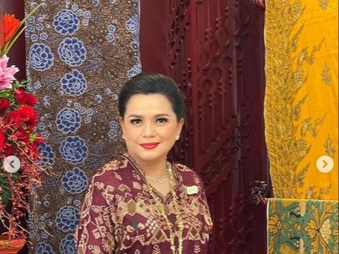 Sosok Model Istri Menteri