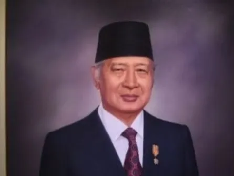 Kisah Soeharto Sunat Umur 14 Tahun