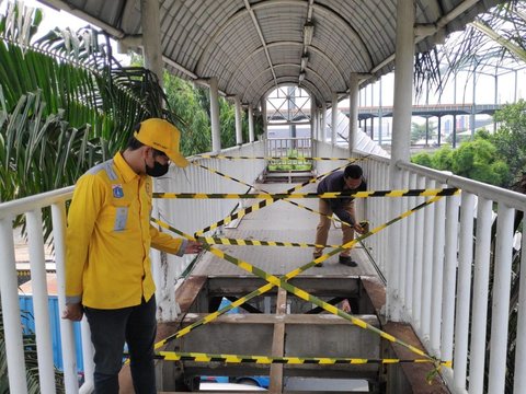 Melihat Lebih Dekat JPO Daan Mogot, Pelat Besi Dicuri Berulang Kali Karena Tak Ada CCTV