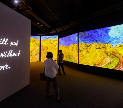 FOTO: Warna Warni Pameran Karya Van Gogh Alive Hadirkan Pengalaman Imersif 360 Derajat di Mal Taman Anggrek