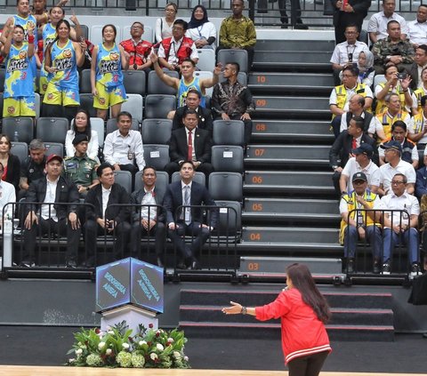 FOTO: Didampingi Pejabat Menteri hingga Selebriti, Presiden Jokowi Resmikan Indonesia Arena Senilai Rp640 Miliar