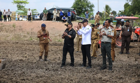 Tinjau Gerakan Tanam Padi El Nino di Sumsel, Mentan Pastikan Kondisi Beras Nasional Aman