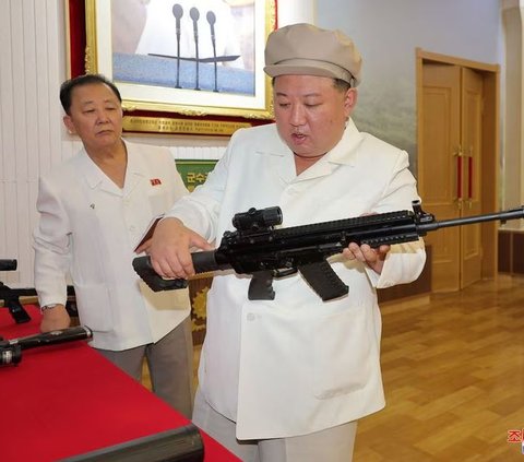 Pemimpin Korea Utara Kim Jong-un menggelar inspeksi mendadak (sidak) ke pabrik senjata Korea Utara. Demikian menurut sejumlah foto yang dirilis kantor berita KCNA Sabtu lalu.