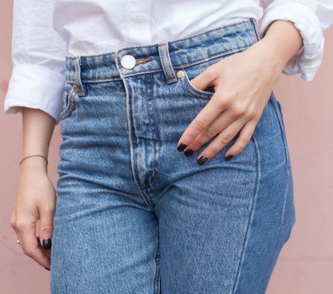 The Mystery Function of the Small 'Button' on Jeans Pocket