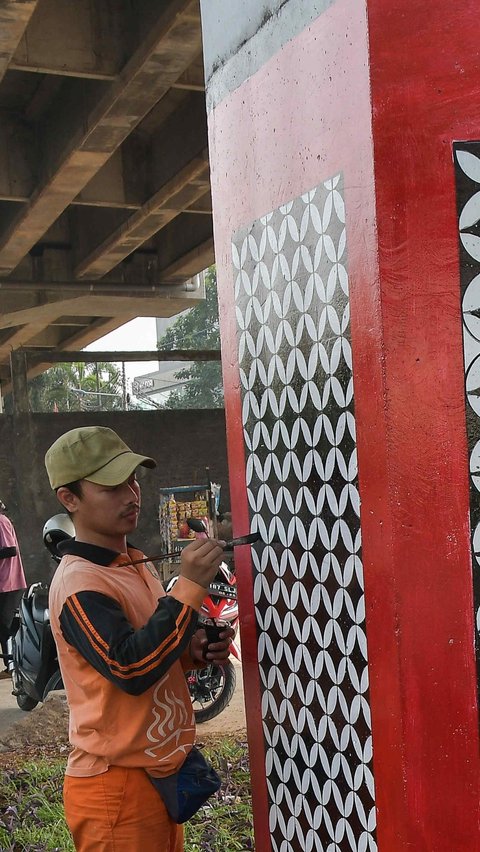 Uniknya tiang penyangga Tol Becakayu ini dipoles dengan motif batik Indonesia.