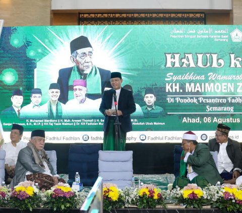 Plt Ketum PPP Bicara Wasiat Mbah Moen: Tidak Boleh Tinggalkan Kiai dan Santri