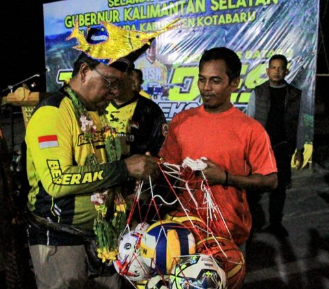 Gubernur Kalimantan Selatan (Kalsel) Sahbirin Noor beserta rombongan Turdes Kemerdekaan Bergerak Lintas Beribu Sungai Banua, tiba di SMAN 2