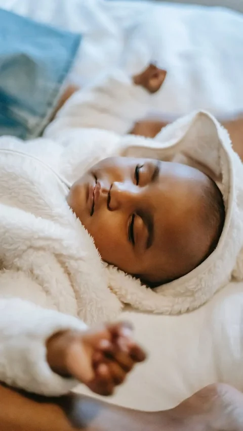 Dalam sebuah studi yang dilansir dari Healthline, anak dari usia bayi hingga 11 tahun ternyata sangat normal sekali berkeringat saat mereka tidur. Namun dalam beberapa kasus, ada hal-hal yang perlu mendapat perhatian khusus dan tidak boleh diabaikan, terlebih jika berlangsung cukup lama.