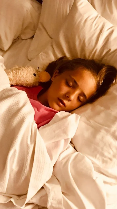 Anak Berkeringat Saat Tidur Malam, Apakah Normal? Ini Penjelasannya