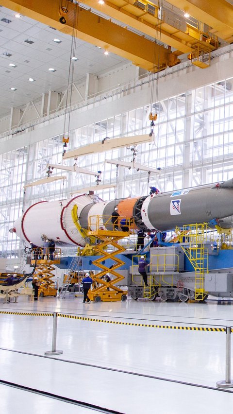Luna-25 akan diluncurkan dengan pendorong Soyuz-2 Fregat dan menjadi pendarat pertama yang tiba di Kutub Selatan bulan, kata Roscosmos.