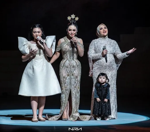 Intip 10 Potret Ameena, Anak Aurel Hermansyah, yang Menarik Perhatian pada Konser Kris Dayanti Hingga Disebut Diva Cilik