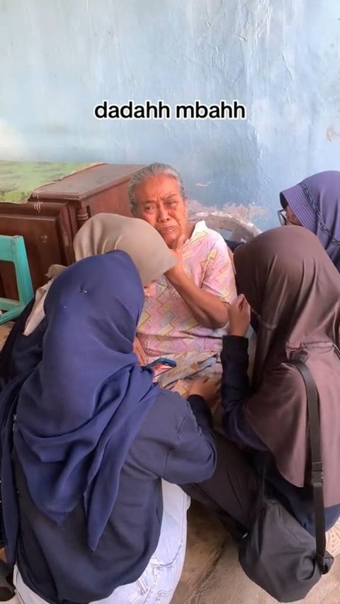 Momen Seorang Nenek Nangis saat Anak KKN Pamitan Pulang, Bikin Haru