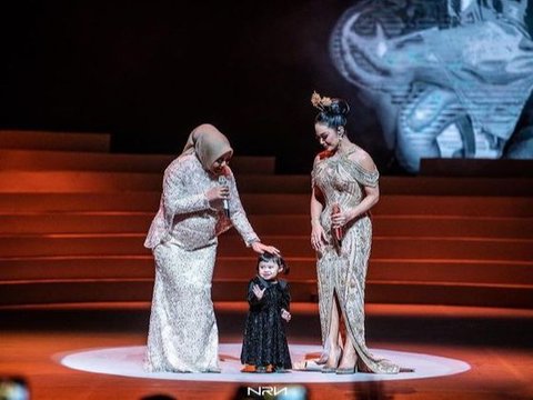Intip 10 Potret Ameena, Anak Aurel Hermansyah, yang Menarik Perhatian pada Konser Kris Dayanti Hingga Disebut Diva Cilik