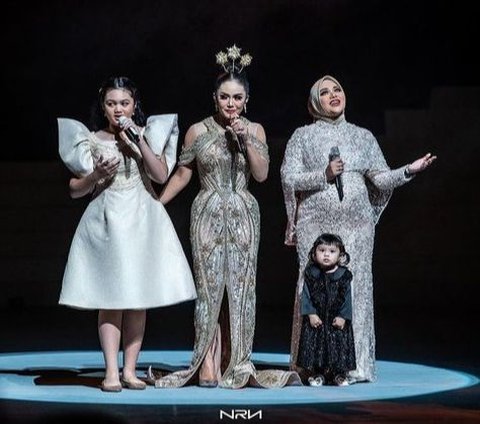 Intip 10 Potret Ameena, Anak Aurel Hermansyah, yang Menarik Perhatian pada Konser Kris Dayanti Hingga Disebut Diva Cilik