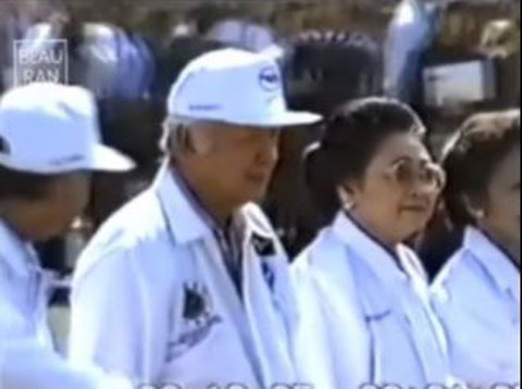 Potret Lawas Bahagianya Presiden Soeharto & BJ Habibie Indonesia Bisa Bikin Pesawat Sendiri, Senyumannya Lebar Sumringah