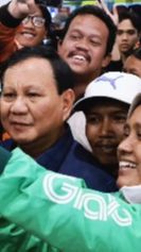 Sikap Luar Biasa Ajudan Mayor Teddy Lihat Emak-Emak Ojol Ingin Foto Sama Prabowo