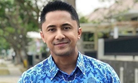 Kendarai Motor di Jalan Terjal Bupati Ganteng 'Artis' Seketika Jatuh, Istrinya Was-Was