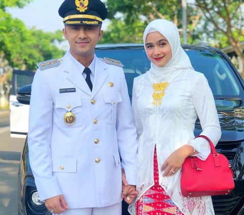 Kendarai Motor di Jalan Terjal Bupati Ganteng 'Artis' Seketika Jatuh, Istrinya Was-Was