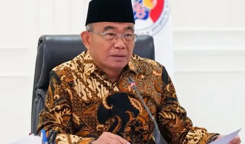 Selain itu guru hingga ustaz, Muhadjir menambahkan, alumni-alumni Al-Zaytun juga dicek apakah mengikuti ajaran di ponpes itu yang menyimpang atau tidak.