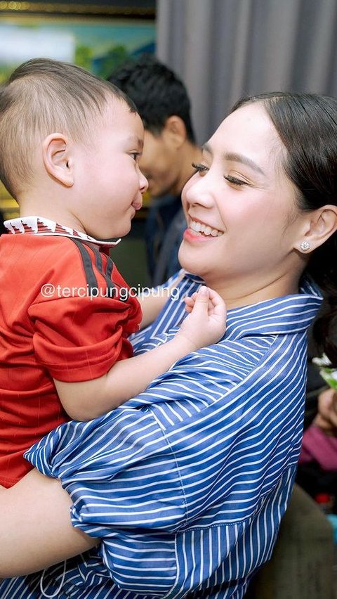 Deretan Foto Rayyanza Anak Raffi Ahmad Jalan-jalan di Singapura, Gayanya Sekeren ini