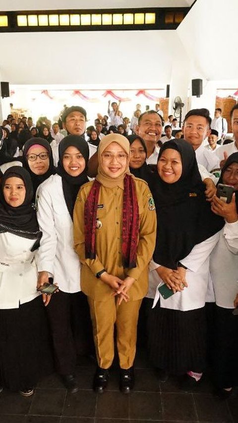 Serahkan SK Pengangkatan 334 Guru PPPK, Bupati Ipuk Pesan Pembangunan Pendidikan di Banyuwangi