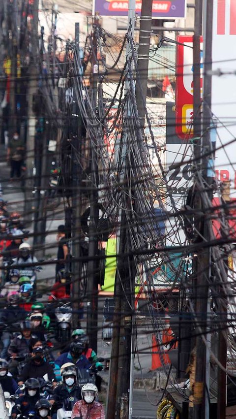 Afan mengungkapkan, pihaknya akan menggunting kabel semrawut jika para operator tak membenahinya selama satu bulan ke depan.