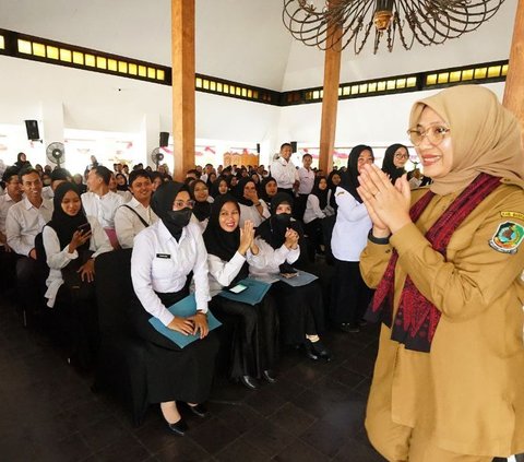 Serahkan SK Pengangkatan 334 Guru PPPK, Bupati Ipuk Pesan Pembangunan Pendidikan di Banyuwangi