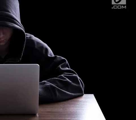 Bila mencurigai ada indikasi hacker telah membobol data pribadi di handphone, si pemilik handphone sebaiknya bergerak cepat menghubungi atau mendatangi bank yang bersangkutan.