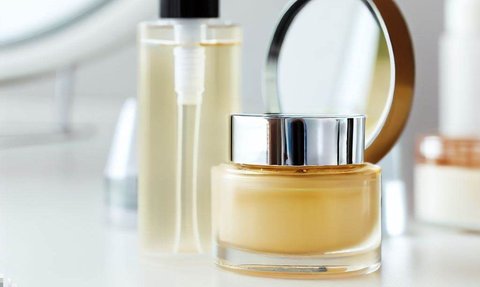 Essence, Serum, dan Moisturizer, Mana yang Dipakai Lebih Dulu?