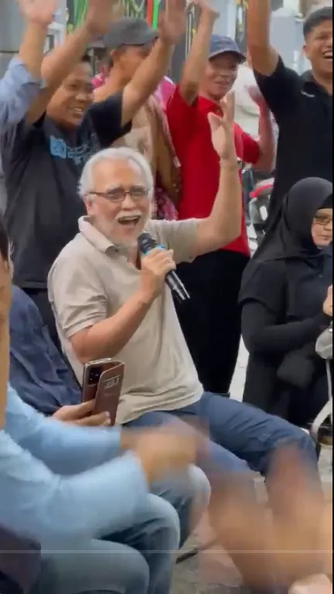 Iwan Fals Kondangan Sunatan di Depok, Suasananya Langsung Berubah jadi Konser Lagu 'Kemesraan'