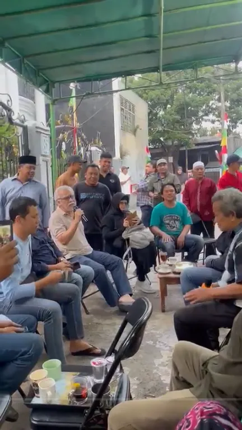 Iwan Fals hadir ke acara kondangan sunatan di  Depok