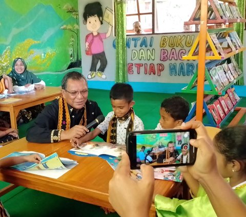 Taman Bacaan Pelangi bersama Pemerintah Daerah Kabupaten Nagekeo meresmikan 19 perpustakaan ramah anak di 19 Sekolah Dasar di Kabupaten Nagekeo.