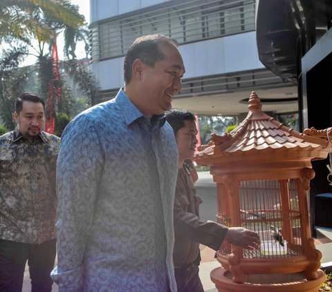 Beberapa waktu lalu, penyidik Kejagung juga telah memeriksa Menteri Koordinator Perekonomian Airlangga Hartarto pada Senin 24 Juli 2023 lalu. Saat itu Airlangga dicecar dengan 46 pertanyaaan oleh tim penyidik.