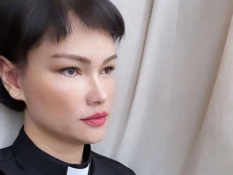 10 Gaya Terbaru Tracy Trinita: Dari Supermodel Menuju Pendeta, Pesona Rambut Pendek yang Memukau - Awet Muda di Usia 40-an