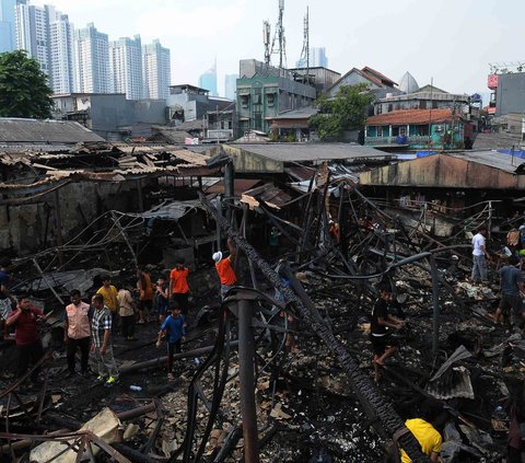 Musibah kebakaran hebat telah menghanguskan ratusan kios pedagang di Pasar Kambing, Tanah Abang, Jakarta, Rabu (9/8/2023).