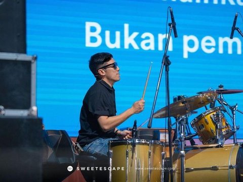 10 Momen Desta Mendadak jadi Drummer Sheila on 7, Bawakan Lagu 'Kita' Hingga 'Pria Kesepian'