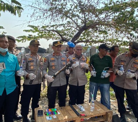 Polisi Obrak-Abrik Kampung Boncos Jakbar, Sabu hingga Senpi Rakitan Disita